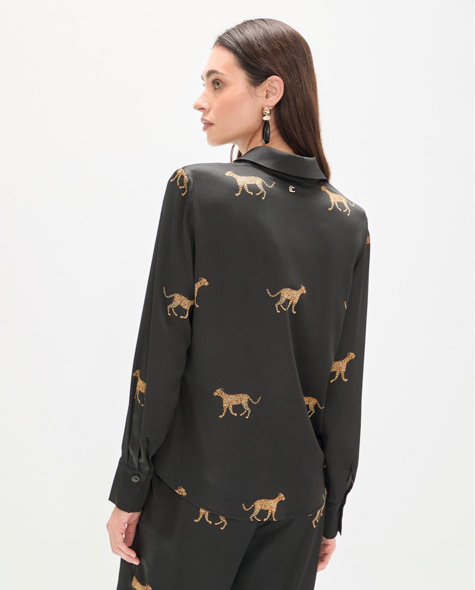 Camisa Acetinada com Estampado Preto-4