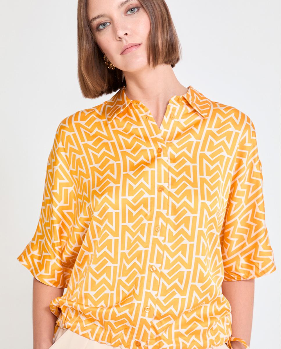 Camisa Acetinada com Estampado e Manga Caída Mostarda-3