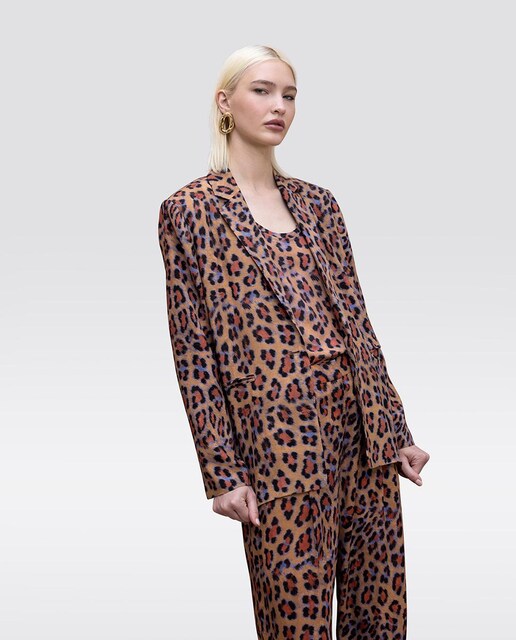 Imagem 0 de Blazer com Corte a Direito em Animal Print