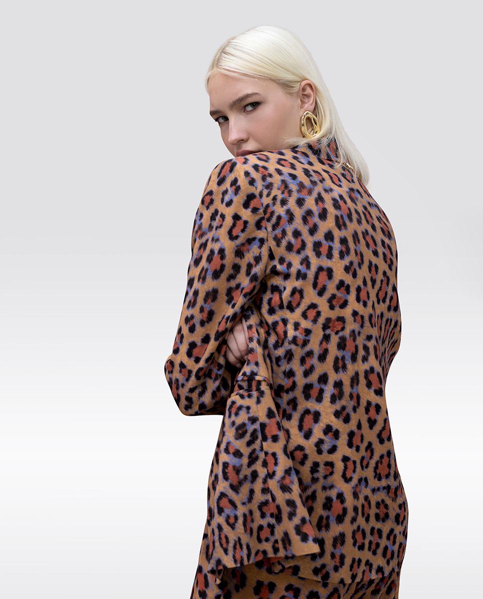 Blazer com Corte a Direito em Animal Print Multicolor-2