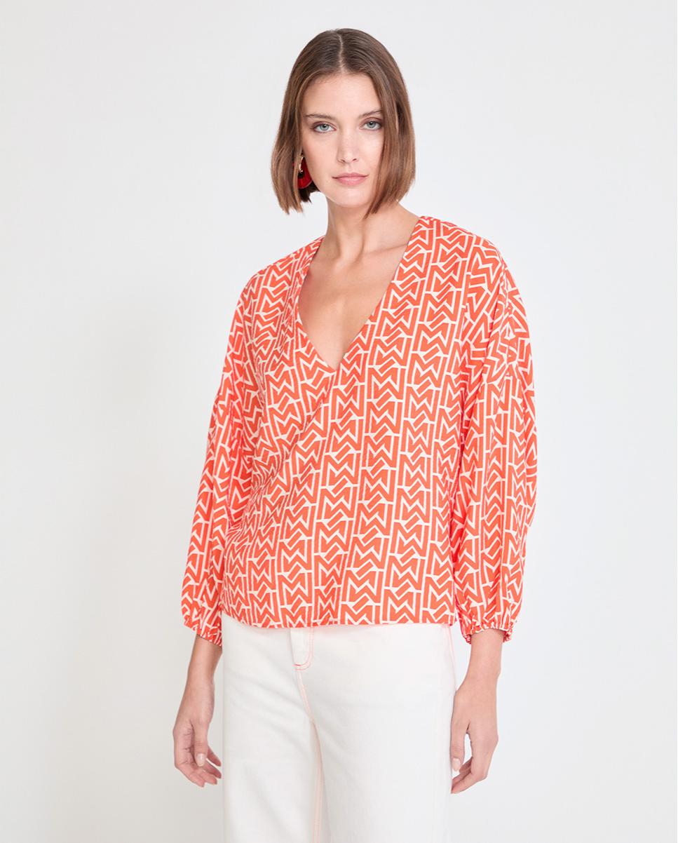 Imagem 0 de Blusa Acetinada com Estampado e Decote em V
