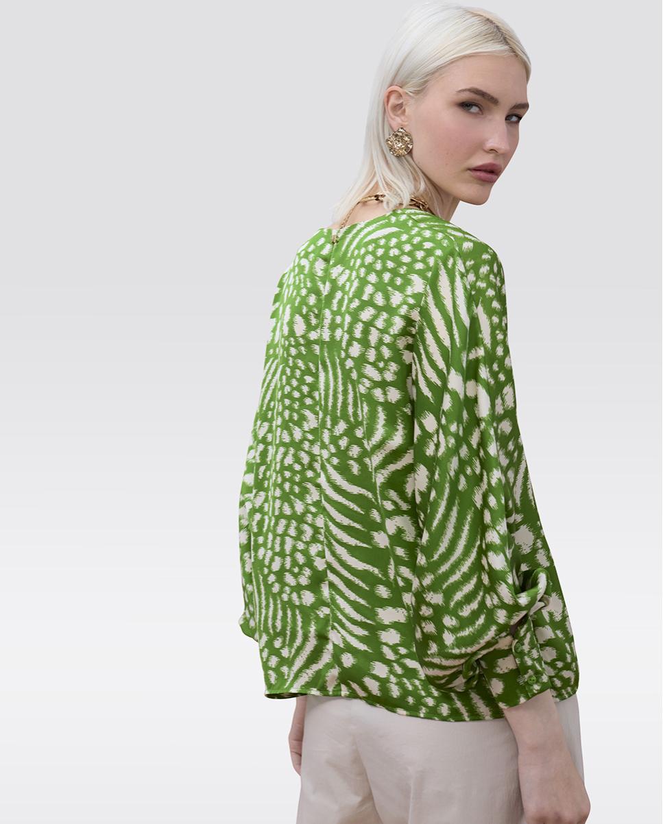 Blusa Estampada com Decote em V Verde-5