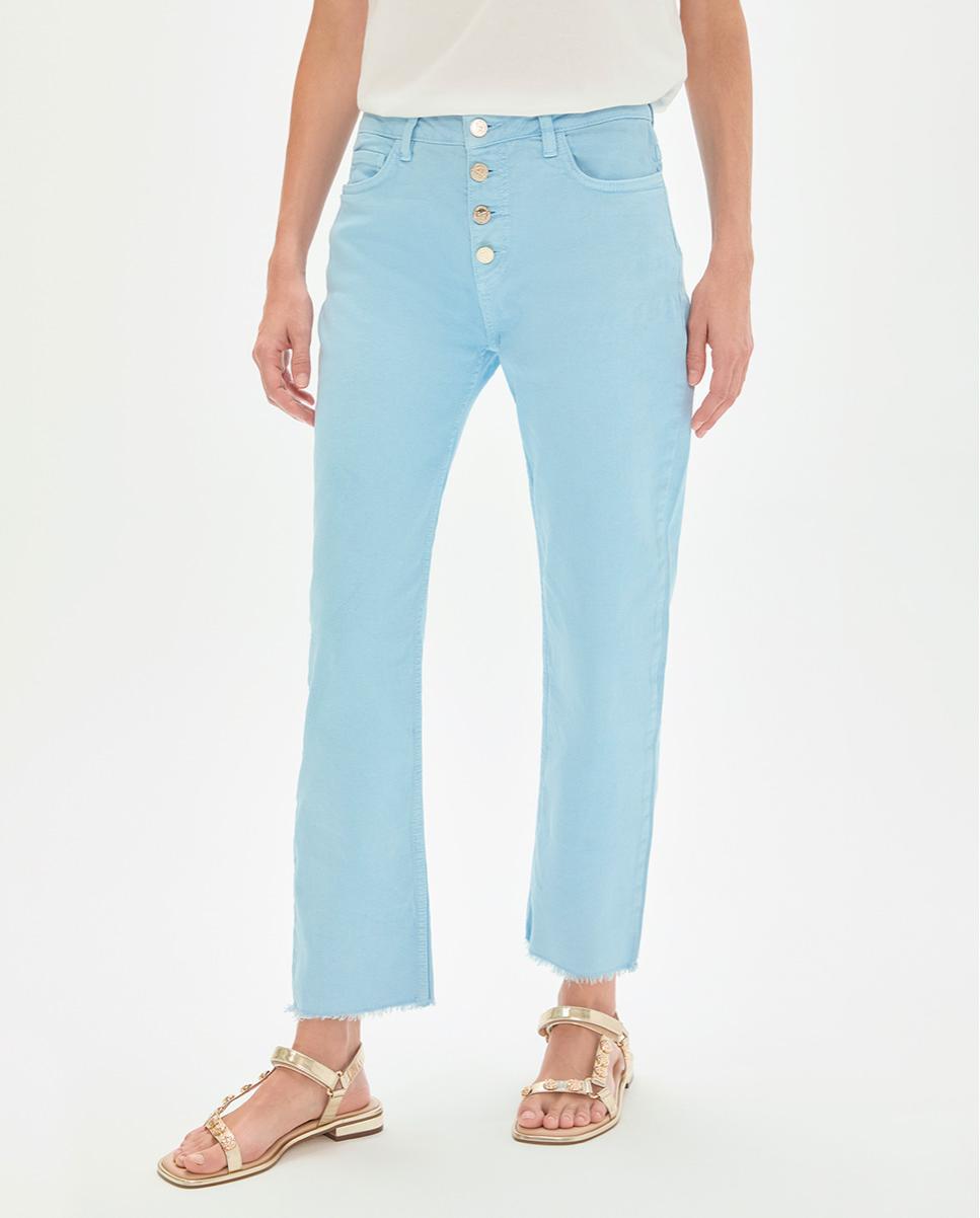 Jeans com Corte a Direito Ligeiramente à Boca de Sino com Bainha Desfiada Celeste-2