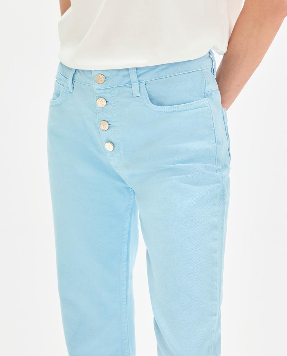 Jeans com Corte a Direito Ligeiramente à Boca de Sino com Bainha Desfiada Celeste-3