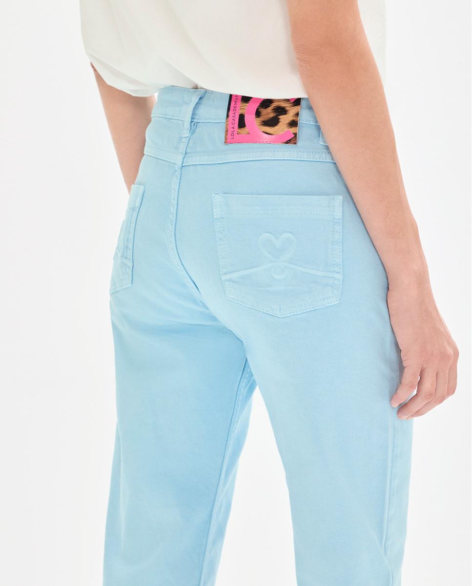 Jeans com Corte a Direito Ligeiramente à Boca de Sino com Bainha Desfiada Celeste-5