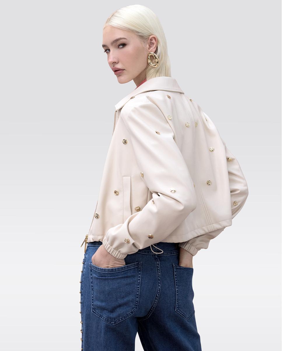 Jeans de Corte a Direito com Detalhe de Bolinhas Douradas na Lateral Azul denim-2
