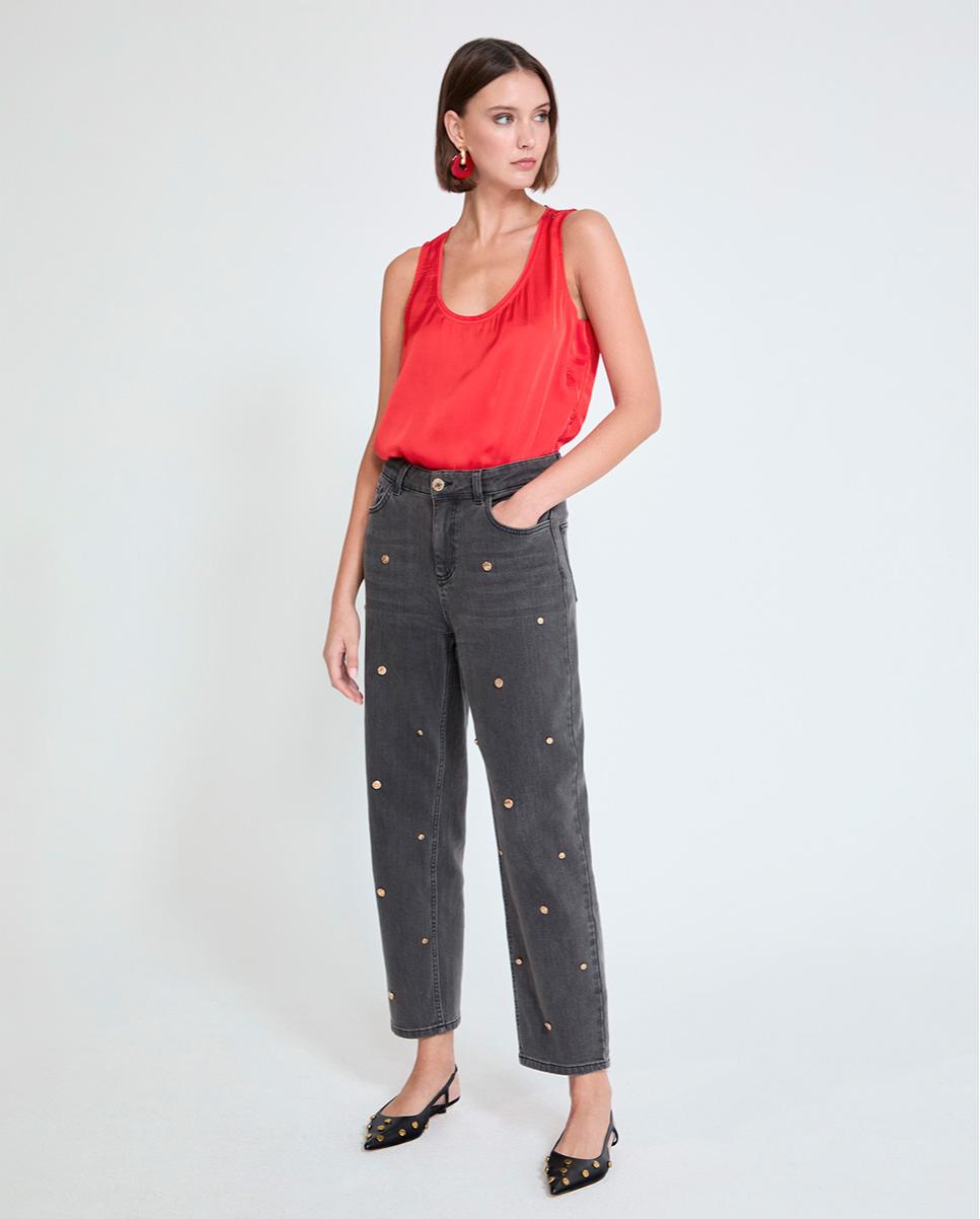 Imagem 0 de Jeans com Corte a Direito Cinco Bolsos com Tachas