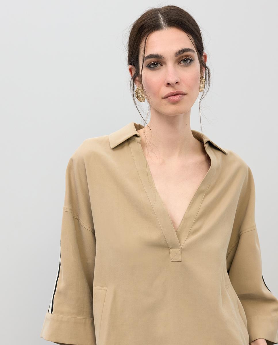 Blusa com Decote em V Aberto Bege-3