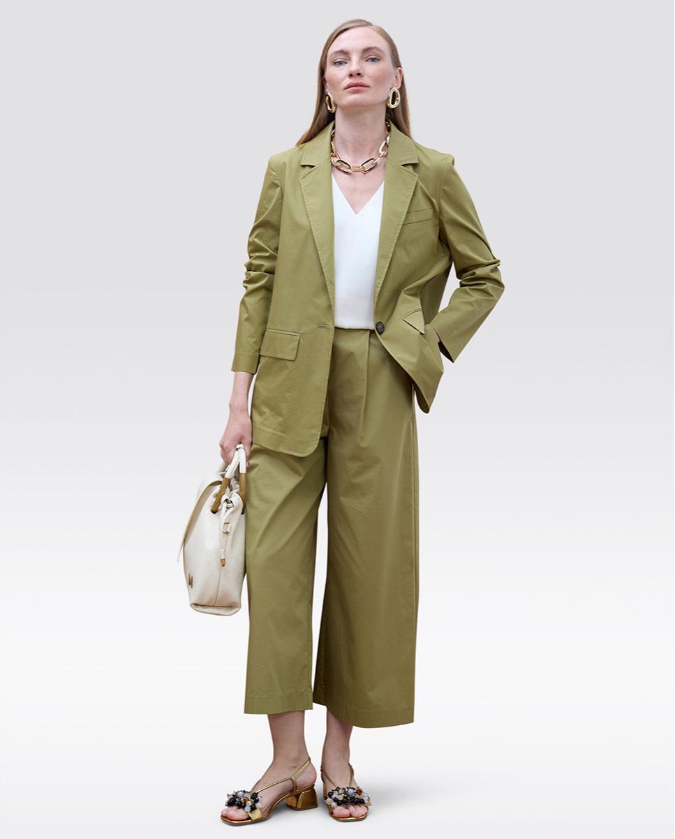 Blazer com Corte a Direito e Fecho de Botão Verde Azeitona-4