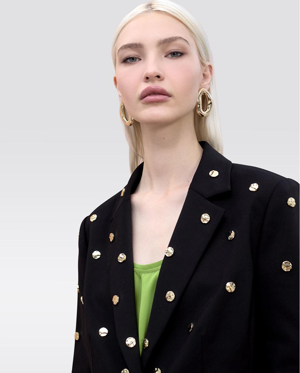 Blazer Ajustado com Salpicado de Tachas Preto-2