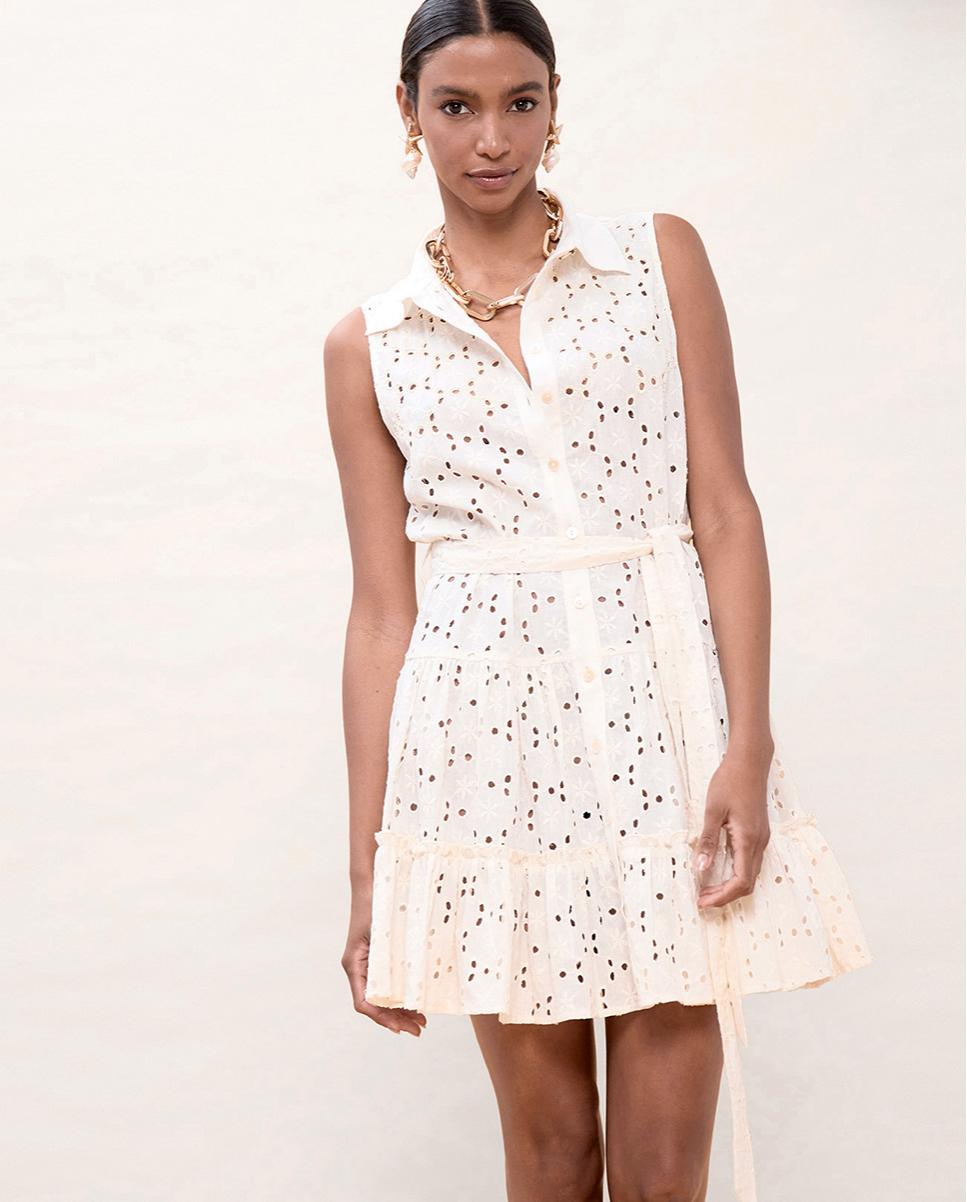 Imagem 0 de Vestido Curto com Folhos e Bordado Suíço