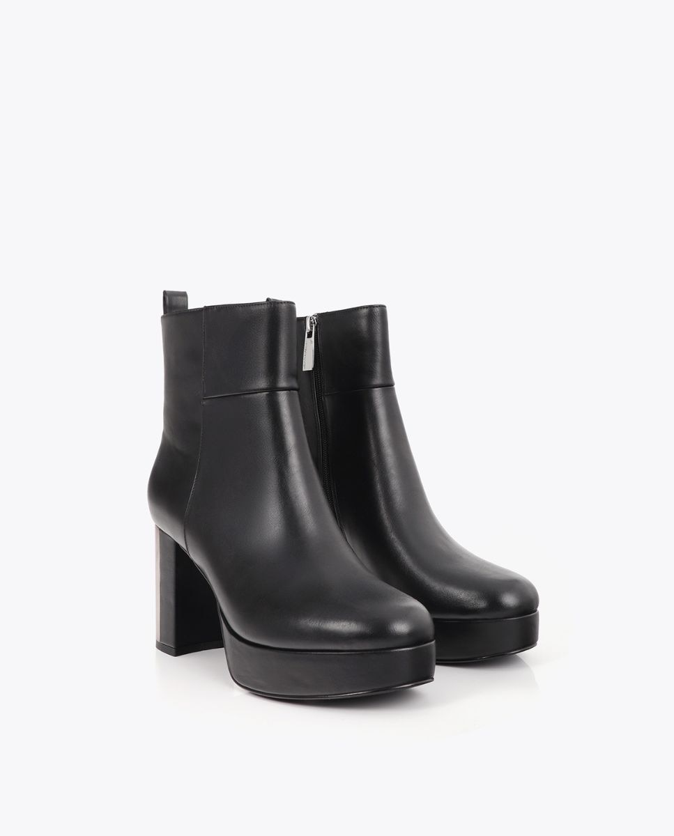 Botins com Plataforma e Tacão Personalizado Preto-2