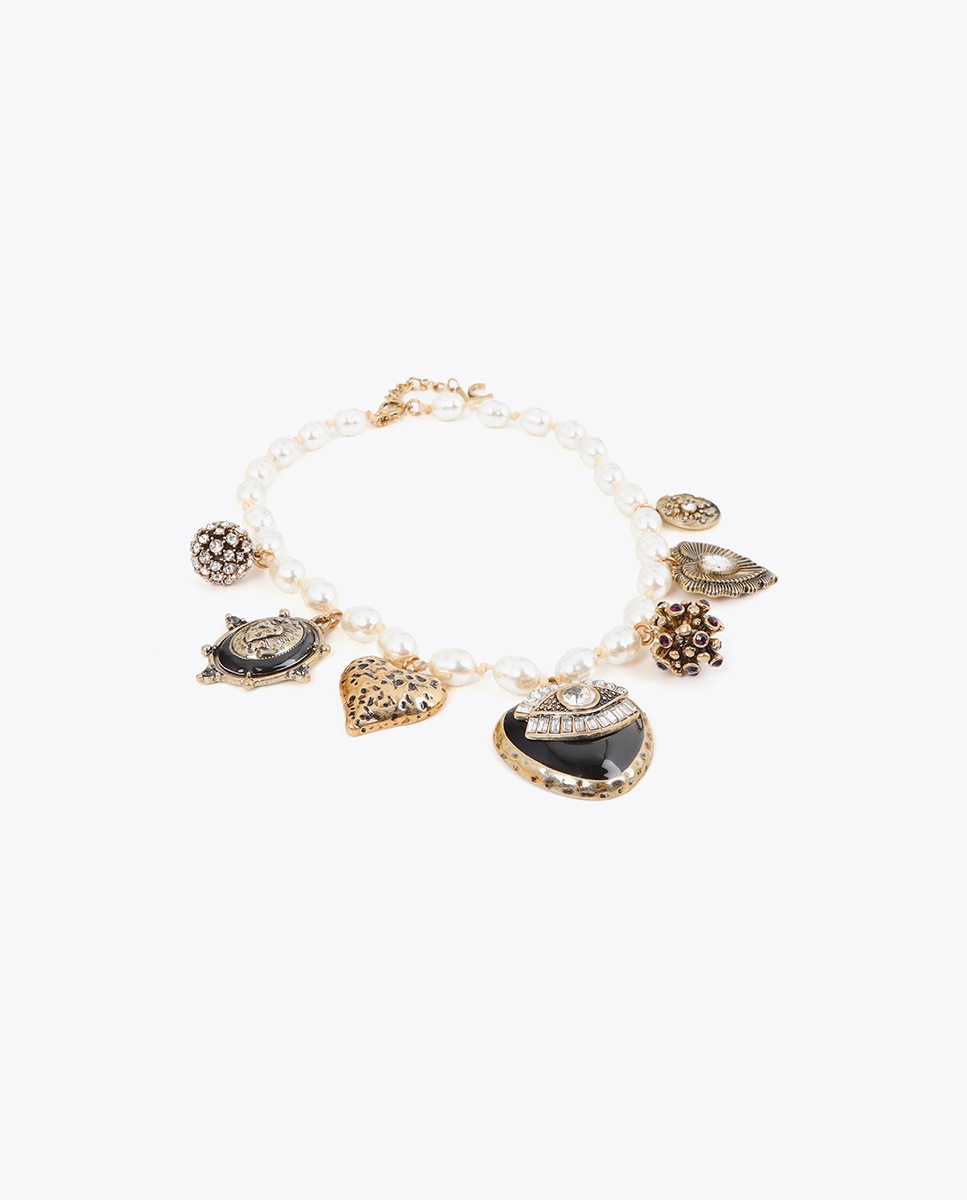 Colar Curto Pérolas Multi Charms Branco-2