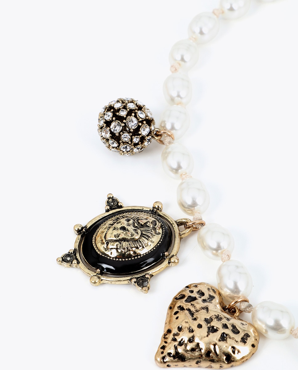 Colar Curto Pérolas Multi Charms Branco-3