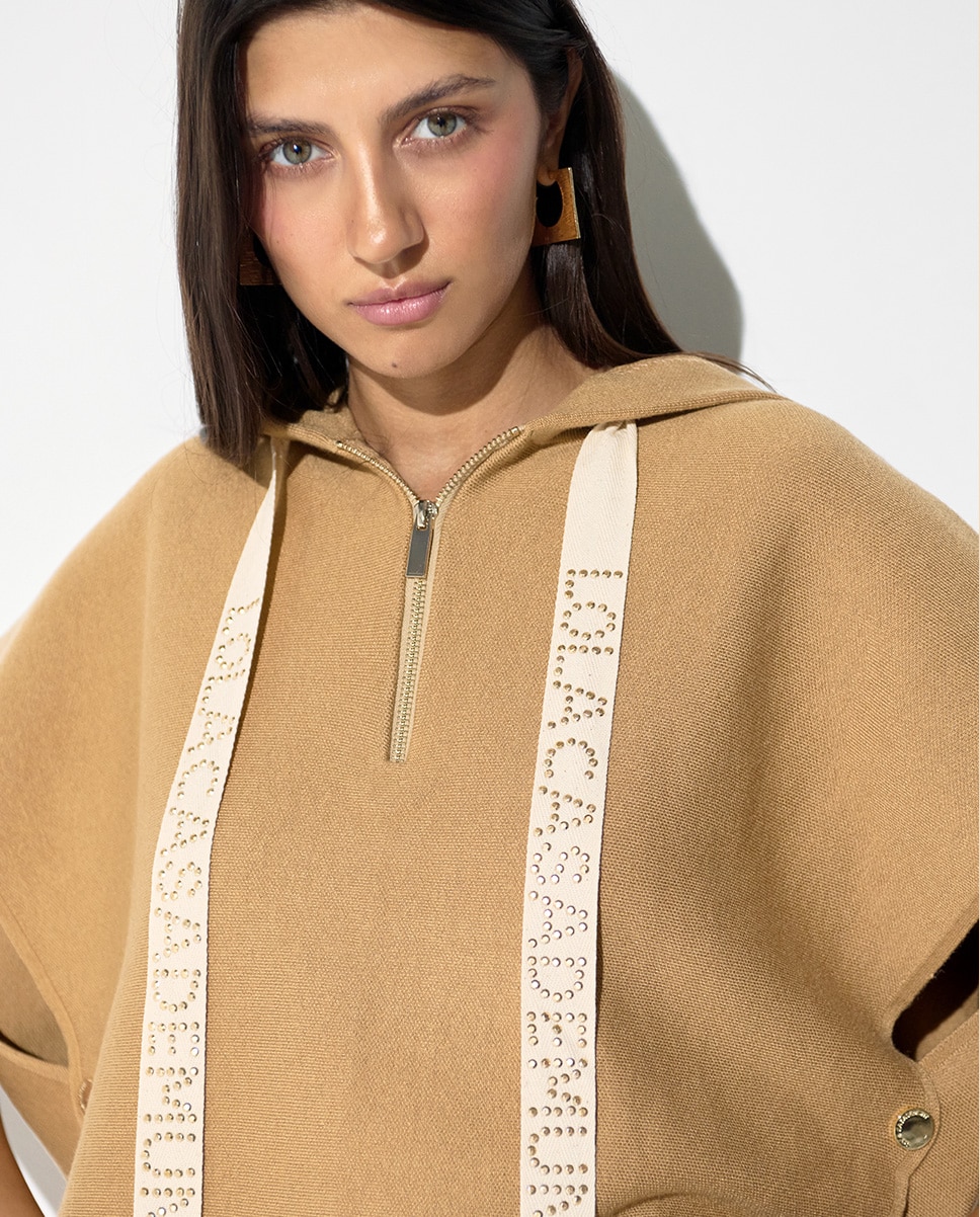 Poncho Tricot com Capuz Caramelo-2