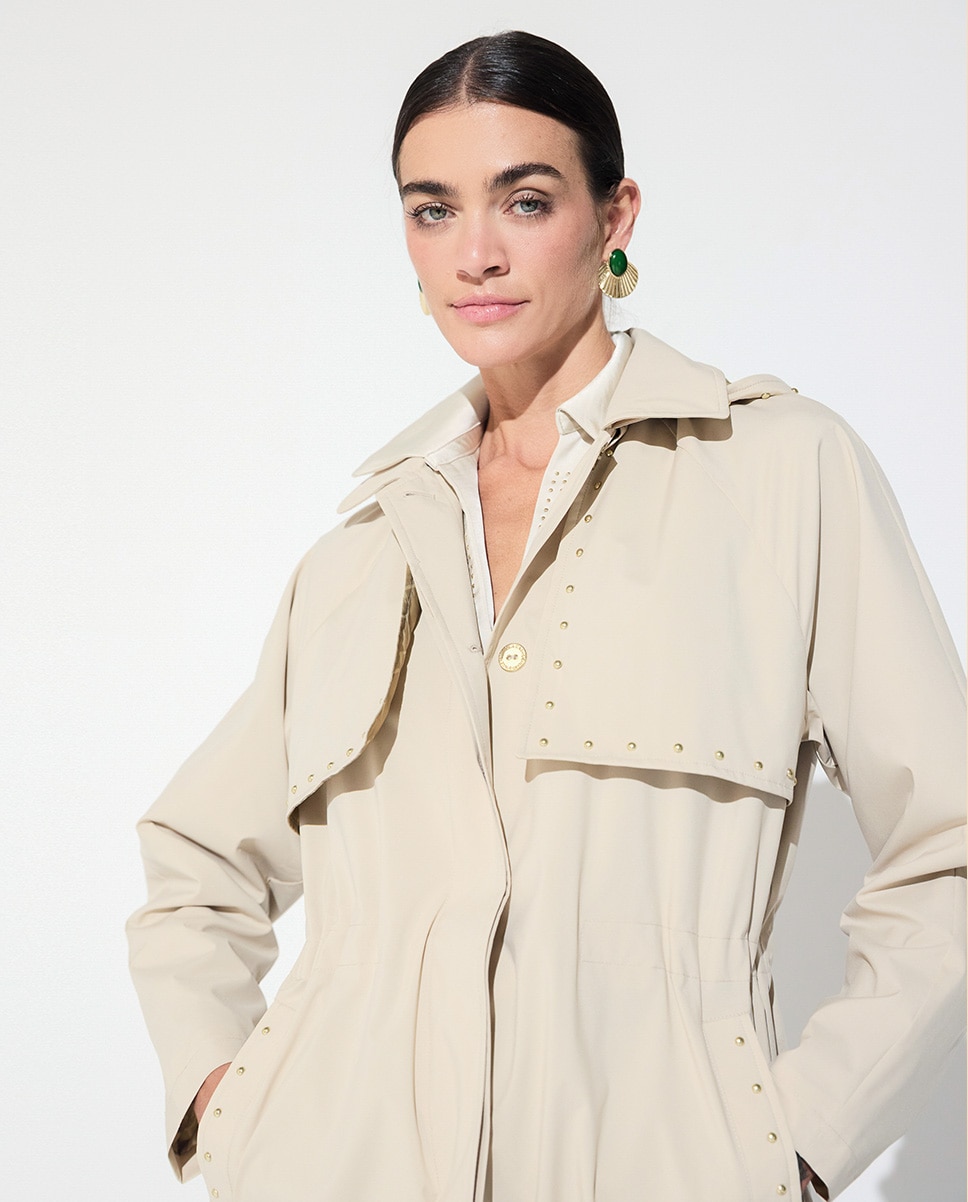Trench com Capuz e Detalhe de Tachas Natural-3