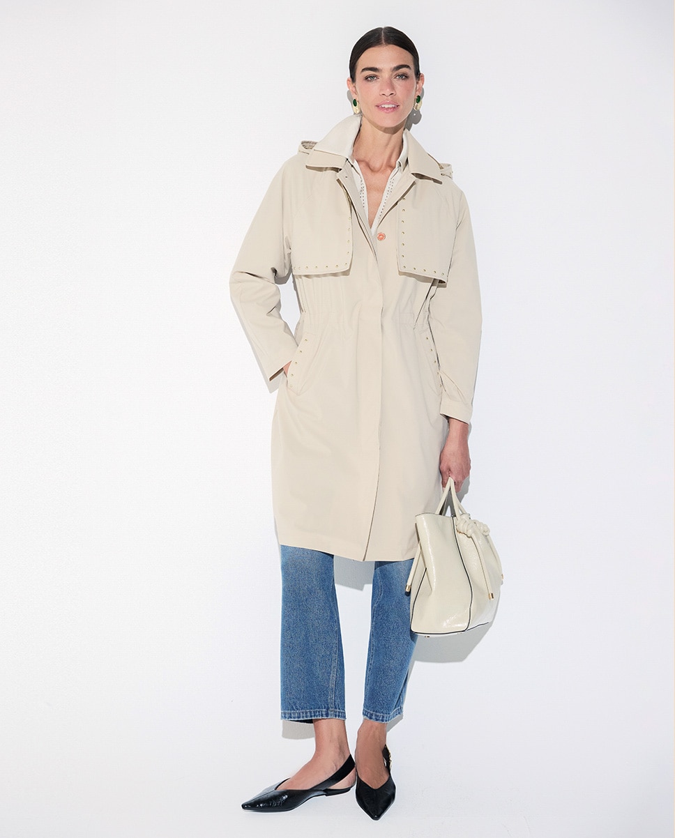 Trench com Capuz e Detalhe de Tachas Natural-6