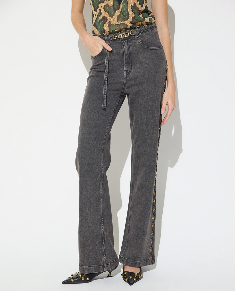 Jeans com Corte a Direito com Tachas Laterais e Cinto com Fivela Personalizada Preto-2
