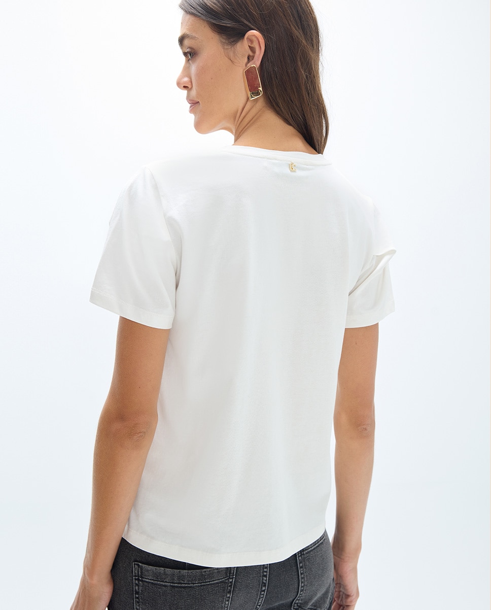 T-shirt Pick In Gola Redonda com Detalhe em Pérolas e Pedraria Branco-3