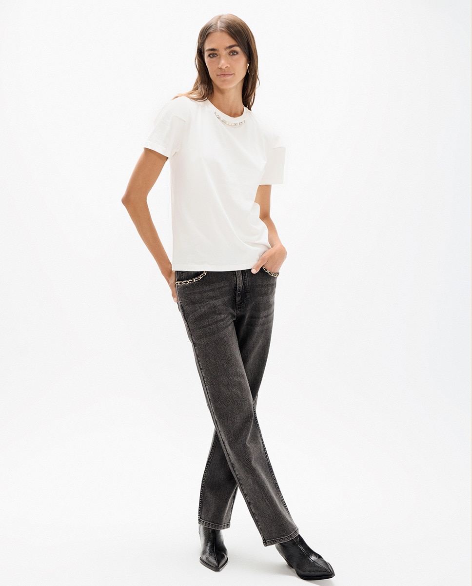 T-shirt Pick In Gola Redonda com Detalhe em Pérolas e Pedraria Branco-5