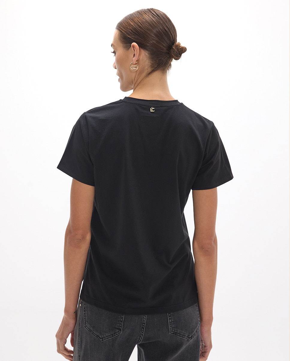 T-shirt Gola Redonda Fit com Aberturas Laterais Print Volume Posicionado Preto-4
