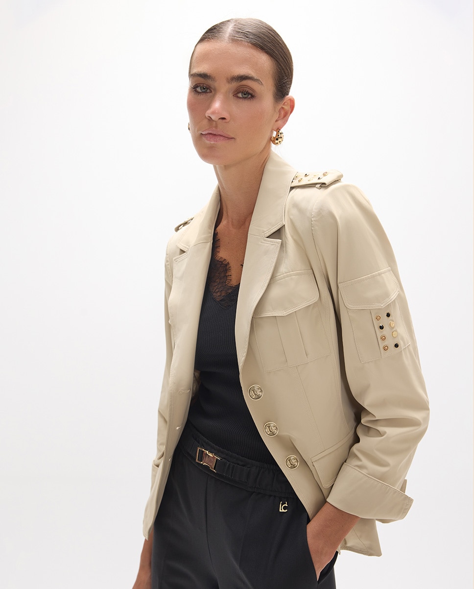 Blazer Curto com Bolsos Patch Tafetá Técnica Natural-3