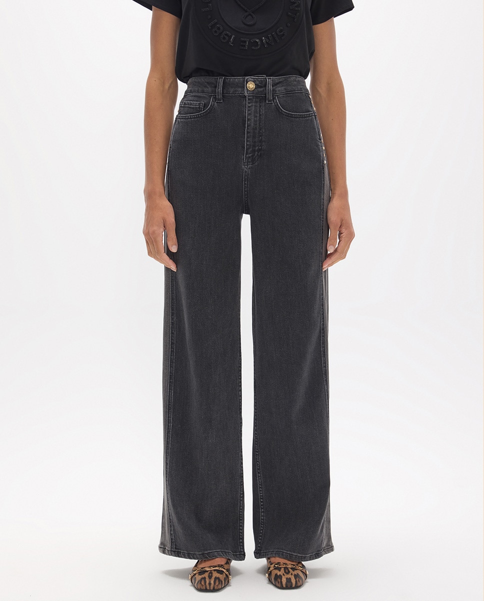 Jeans com Corte a Direito com Peça Lateral Bicolor e Tachas 45a Preto-1