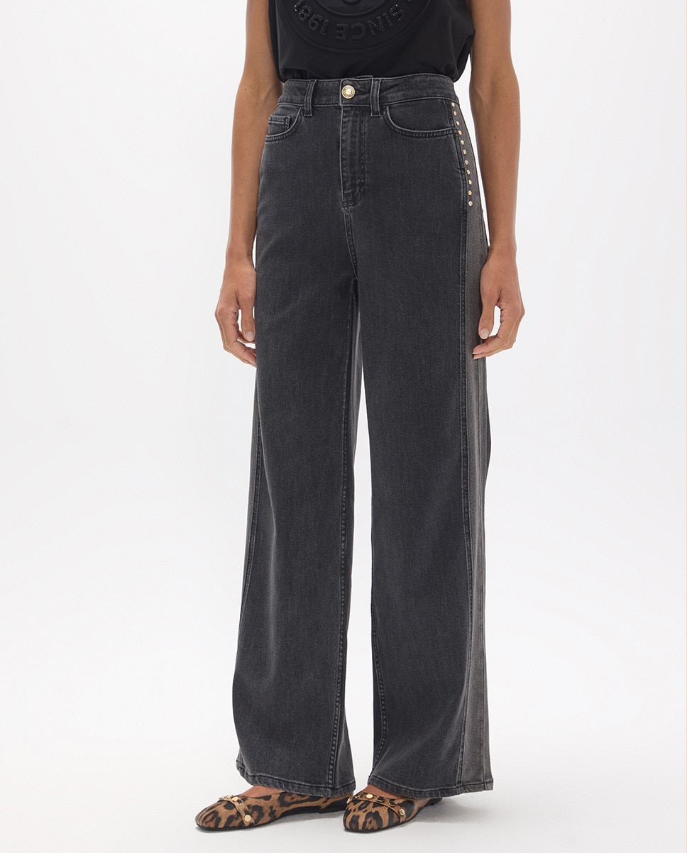 Jeans com Corte a Direito com Peça Lateral Bicolor e Tachas 45a Preto-2