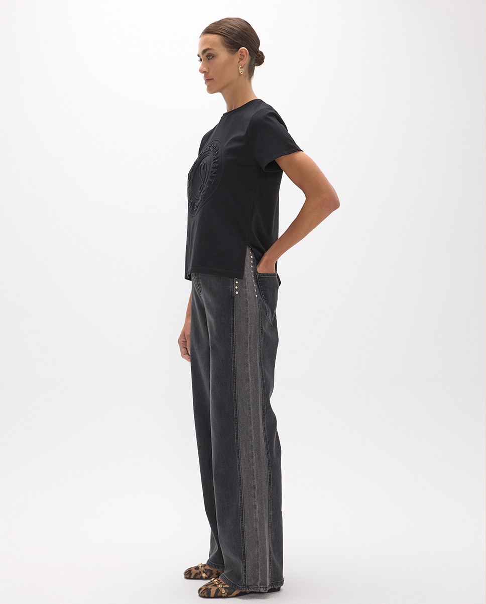 Jeans com Corte a Direito com Peça Lateral Bicolor e Tachas 45a Preto-5