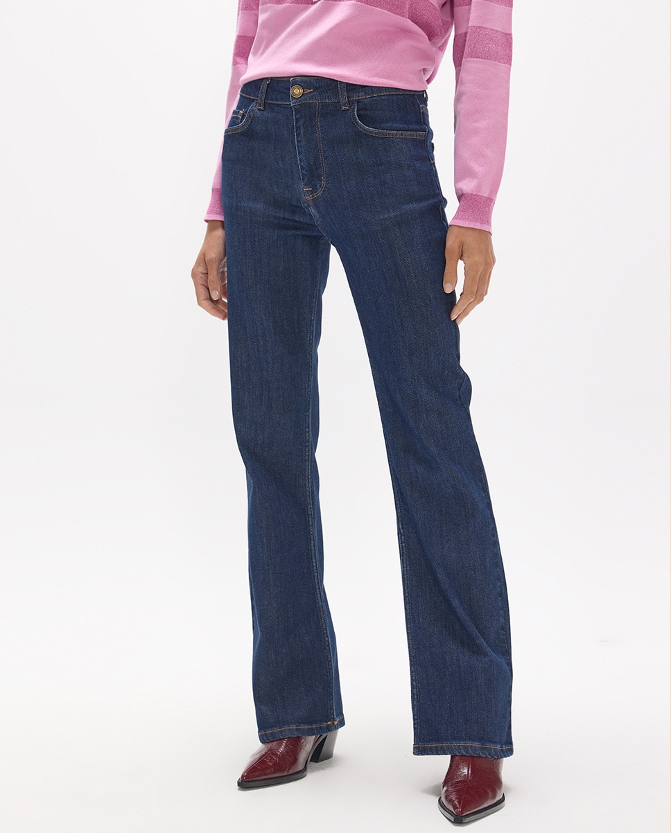 Jeans com Corte a Direito com Bordado no Bolso Posterior Lc em Contraste 45a Azul denim-2
