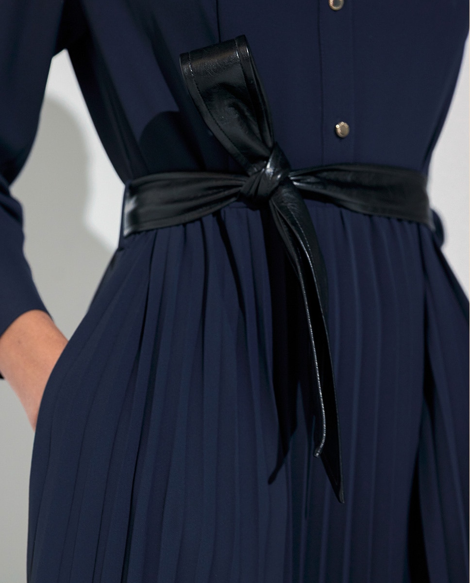Vestido Midi Tipo Camisa com Saia Plissada e Strass Azul-marinho-4