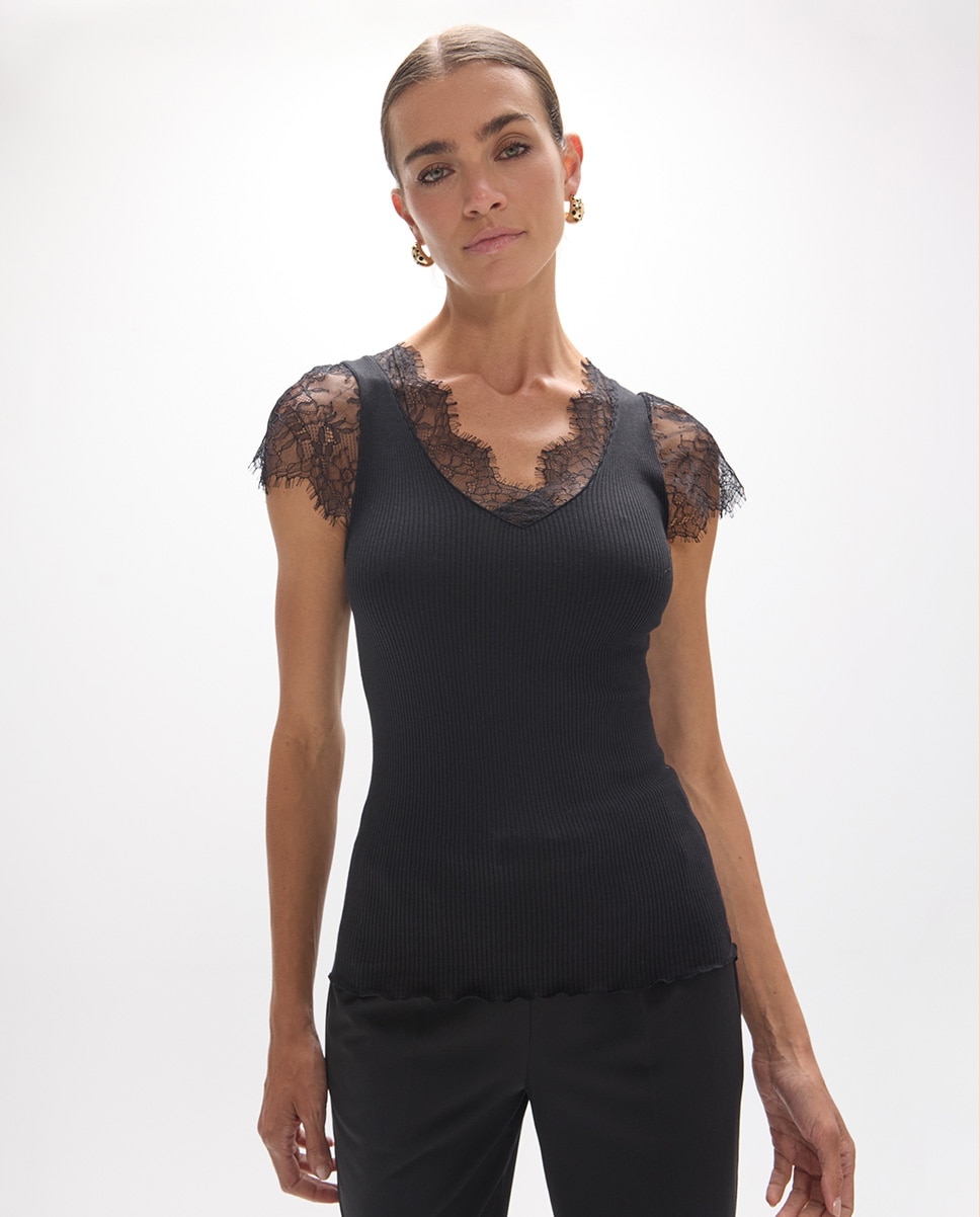 Imagem 0 de T-shirt com Detalhe de Renda na Gola e Mangas