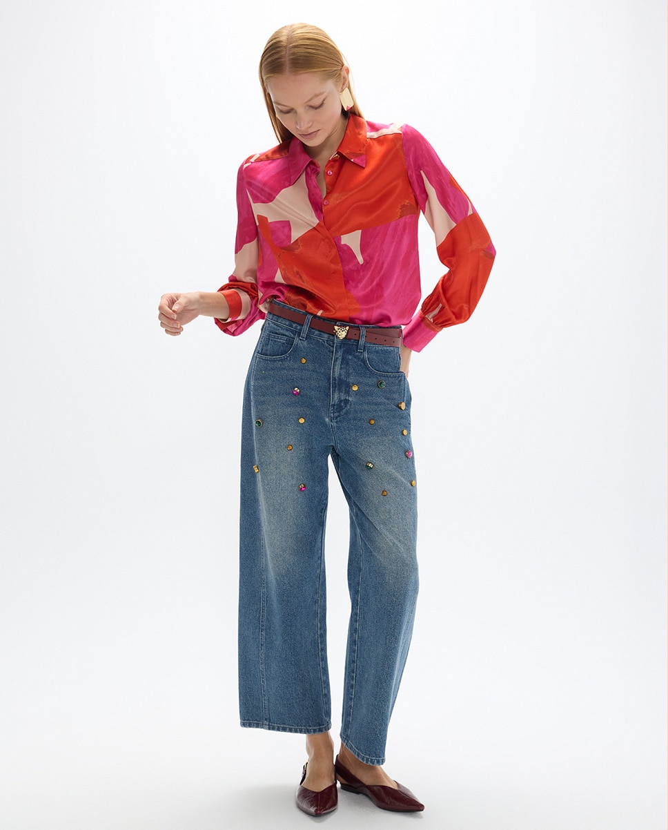Imagem 0 de Jeans com Corte a Direito e Salpicado de Tachas Coloridas