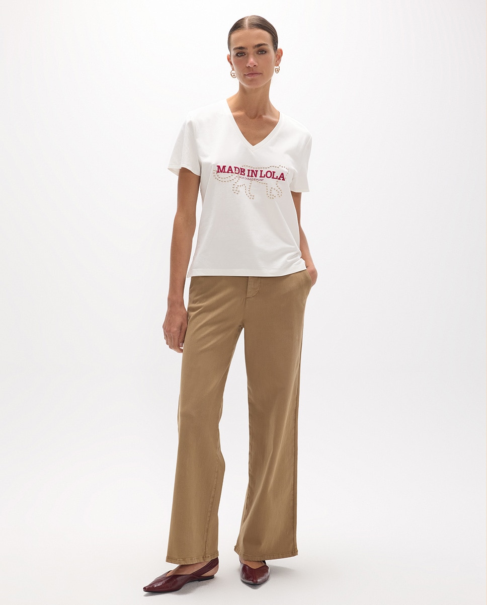T-shirt de Gola em V com Aberturas Laterais e Gráfico Made In Lola em Bordado e Tachas Branco-4