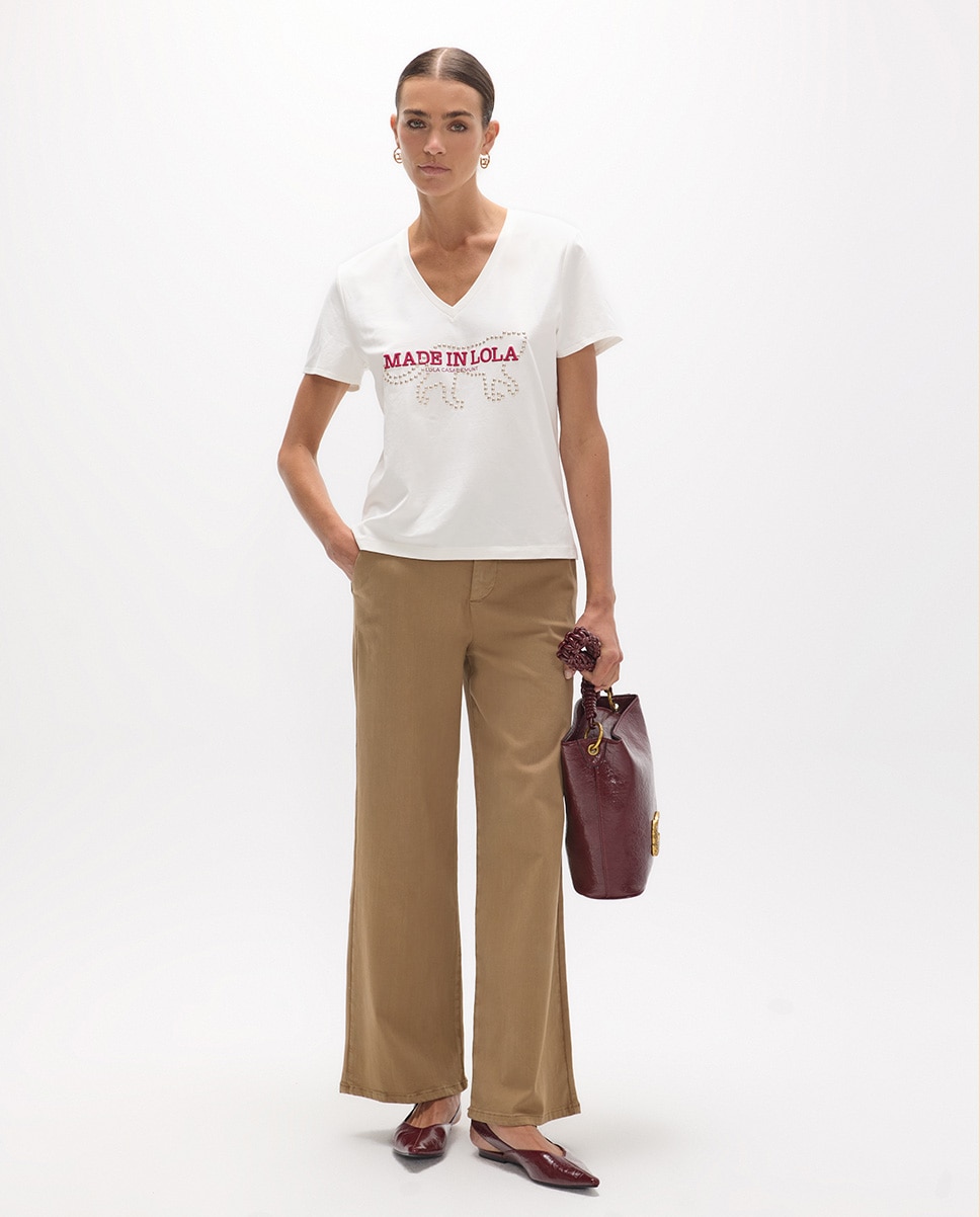 T-shirt de Gola em V com Aberturas Laterais e Gráfico Made In Lola em Bordado e Tachas Branco-5