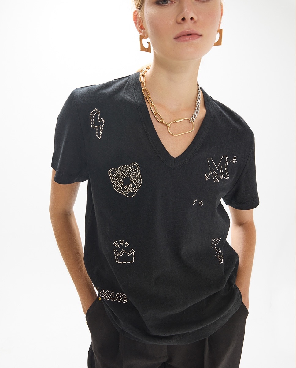 T-shirt Gola em V com Aberturas Laterais Print e Mini Tachas Preto-2