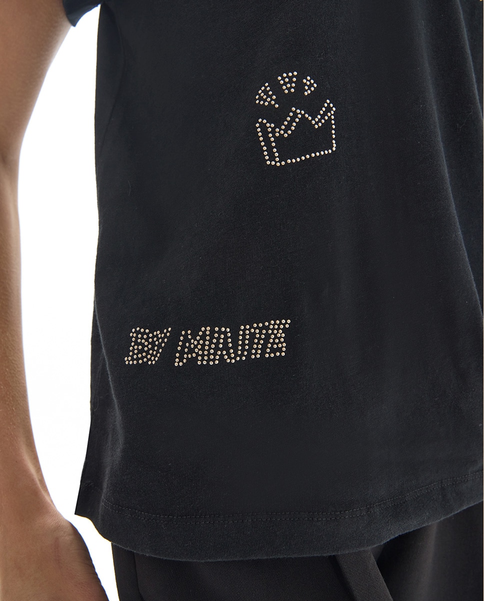 T-shirt Gola em V com Aberturas Laterais Print e Mini Tachas Preto-4
