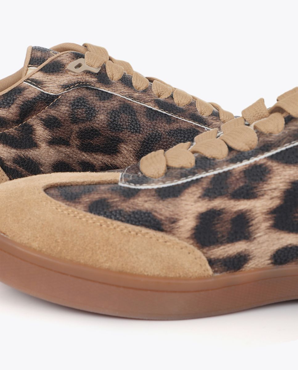 Sapatilhas Básicas com Logo e Detalhe de Tachas Animal Print Castanho-5