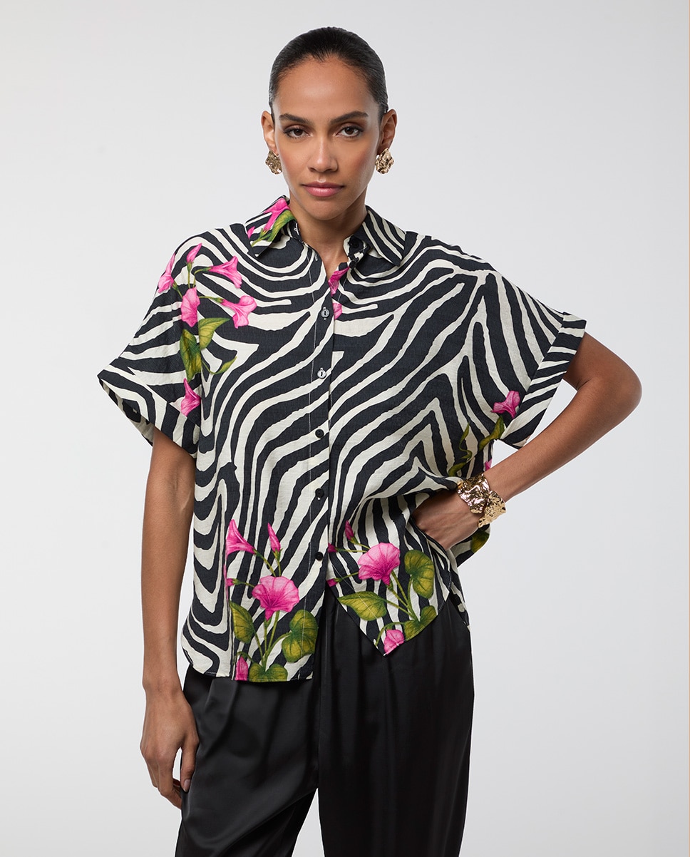 Imagem 0 de Camisa de Manga Curta Print Zebra e Flor