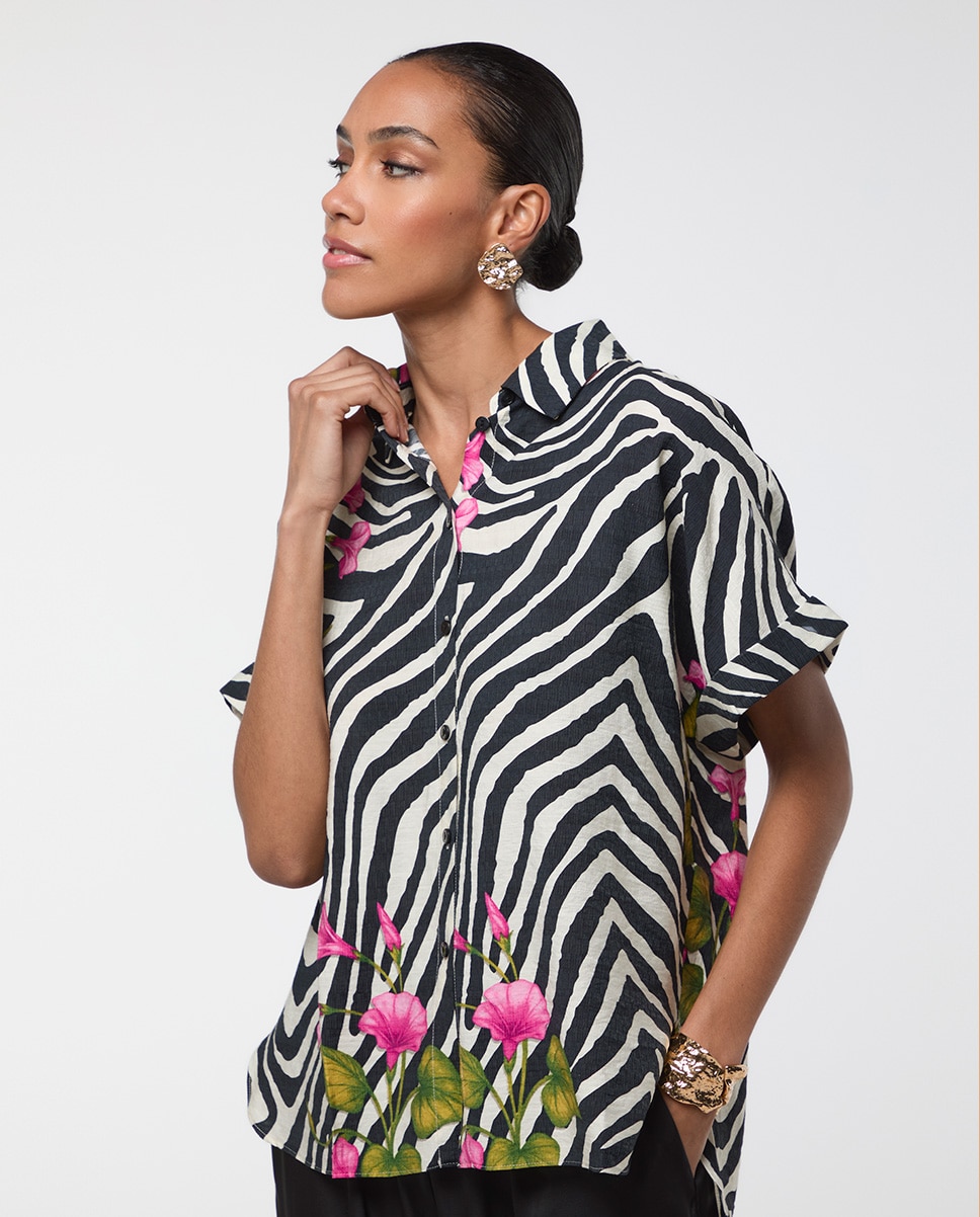Camisa de Manga Curta Print Zebra e Flor Preto-2