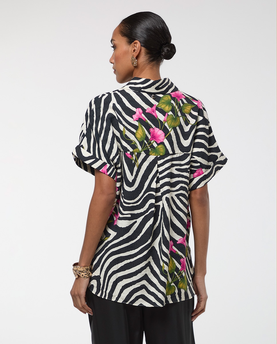 Camisa de Manga Curta Print Zebra e Flor Preto-5