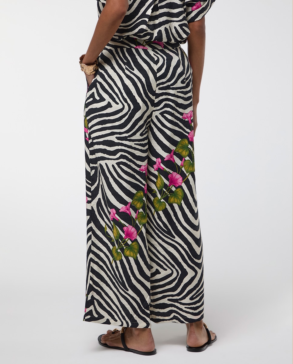 Calças Largas com Print de Zebra e Flor Preto / Branco-4