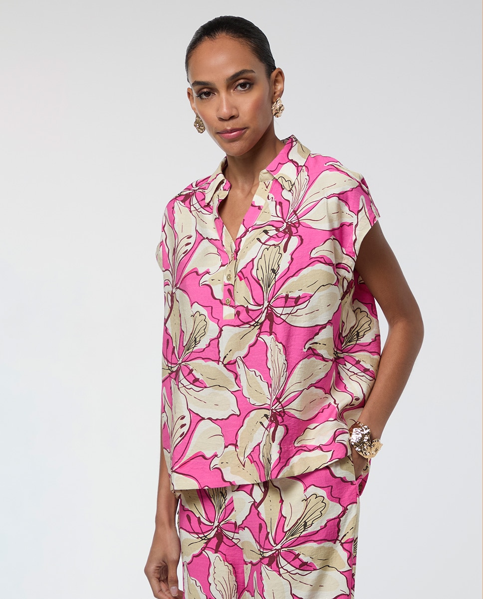 Imagem 0 de Blusa de Manga Curta com Estampado Floral