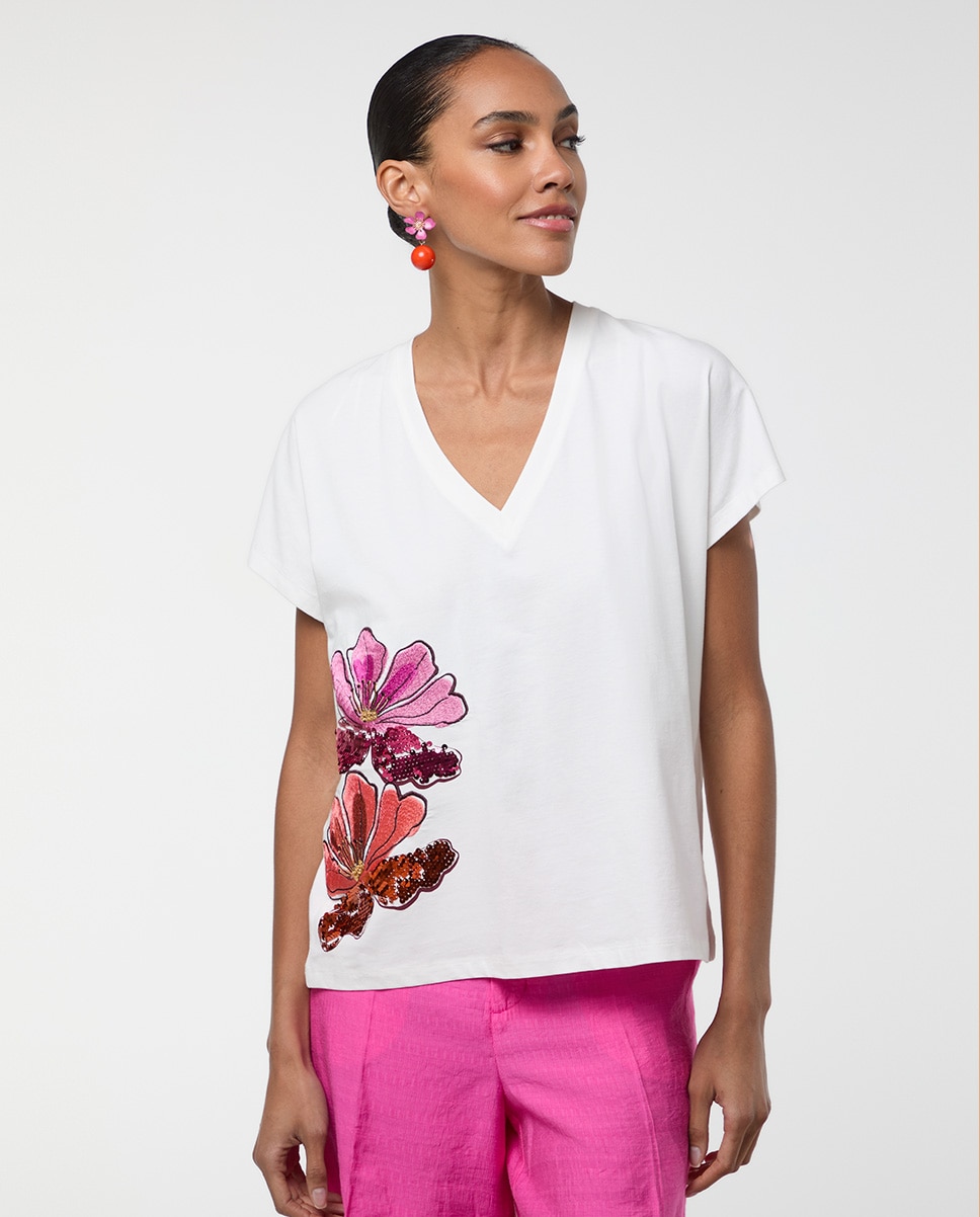 T-shirt com Decote em V e Detalhe de Flor Branco-2