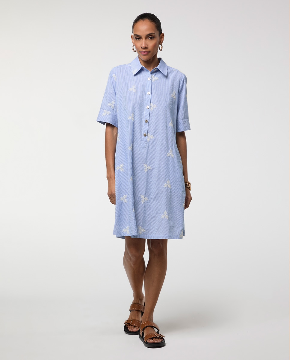 Imagem 0 de Vestido Curto Às Riscas com Flores Bordadas