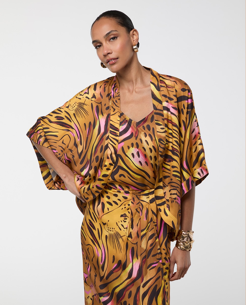 Casaco Estilo Kimono Curto com Print Tigre Dourado-3