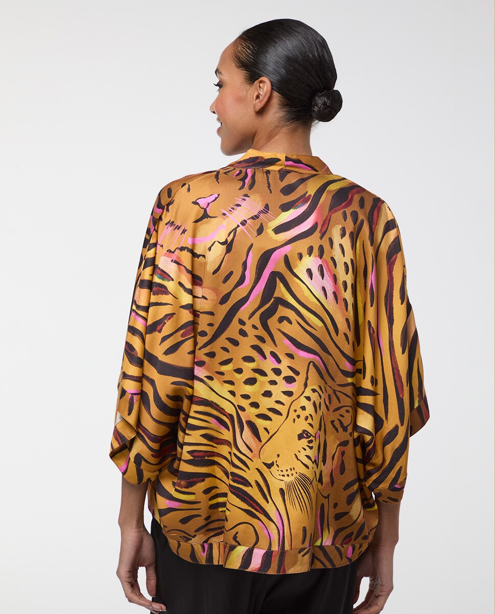 Casaco Estilo Kimono Curto com Print Tigre Dourado-4
