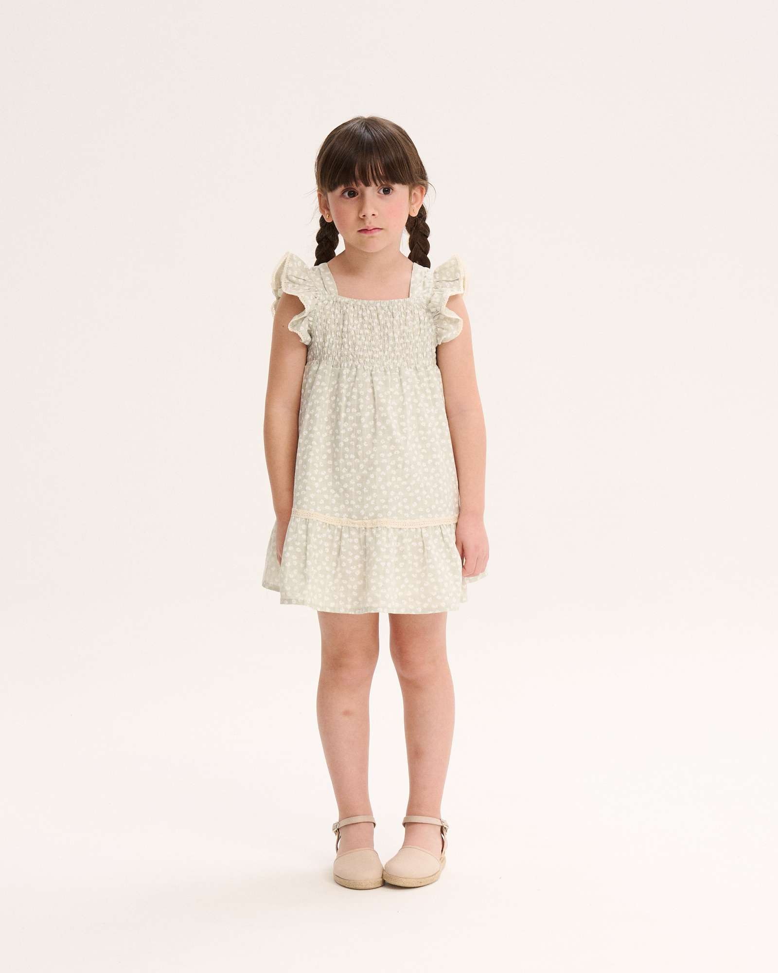 Imagem 0 de Vestido Infantil de Flores com Ninho de Abelha na Peixeira