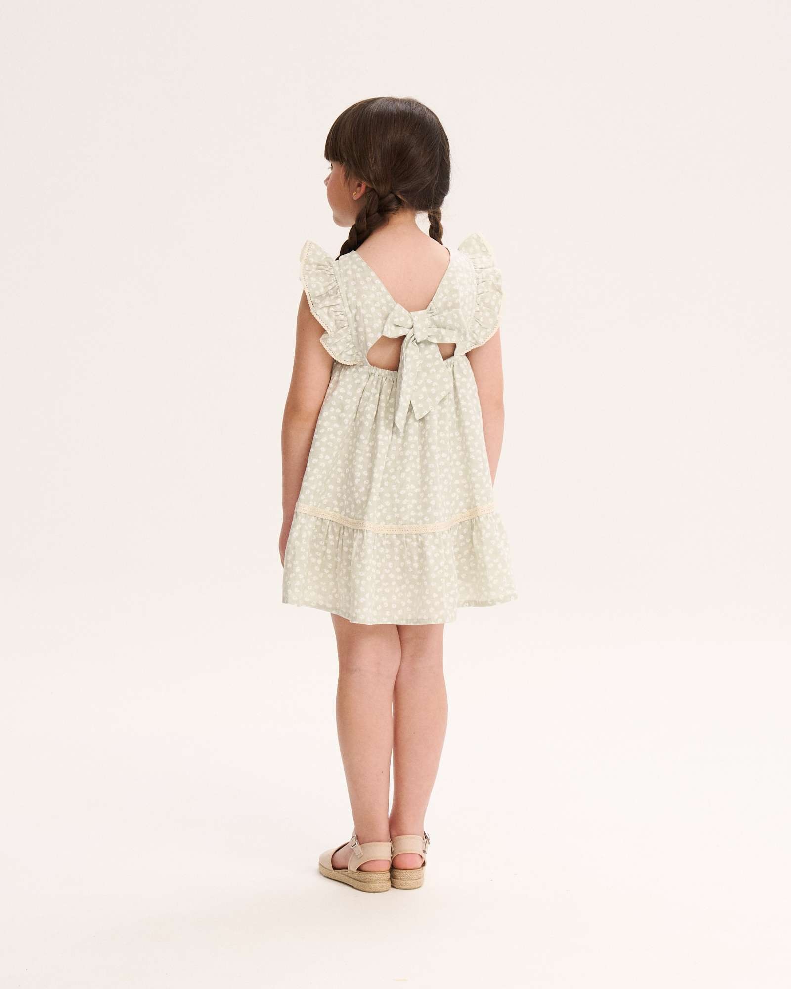Vestido Infantil de Flores com Ninho de Abelha na Peixeira Verde-claro-2