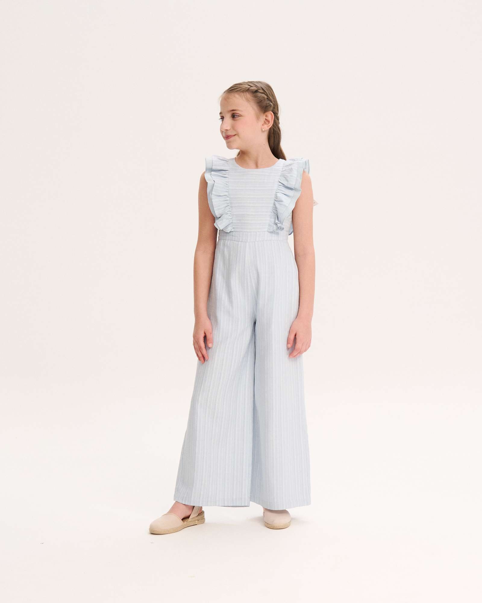 Imagem 0 de Macacão Infantil Às Riscas com Folhos Laterais